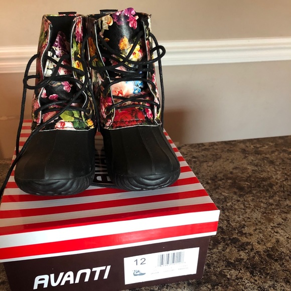 Floral Rain boots w/ (Monogrammed initial “G”) - Picture 2 of 5